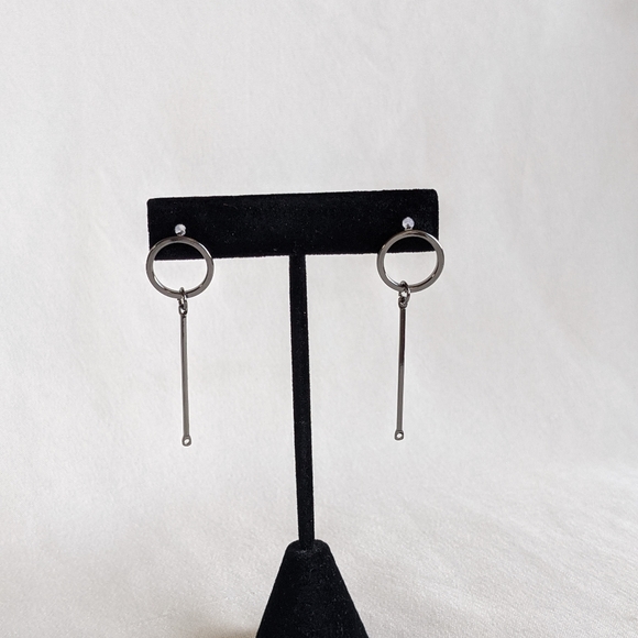 70% off earrings - Picture 2 of 3